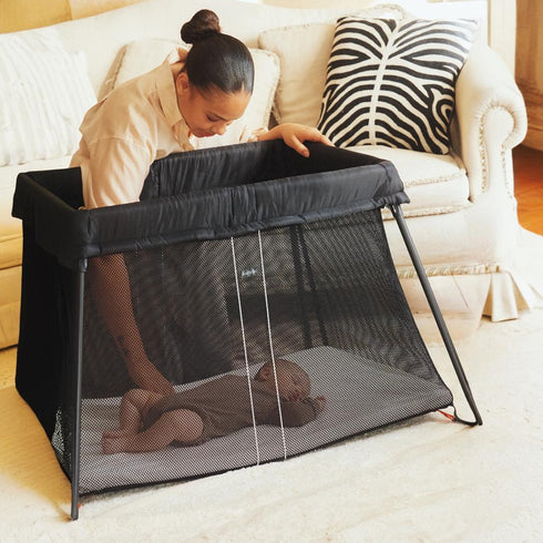 BabyBjörn Bundle Travel Cot Light + Fitted Sheet Black